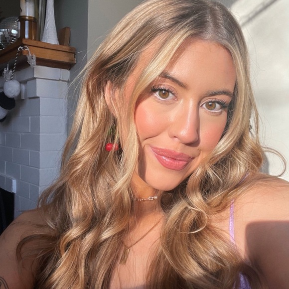 Meet your Posher, Mallory - Picture 1 of 1